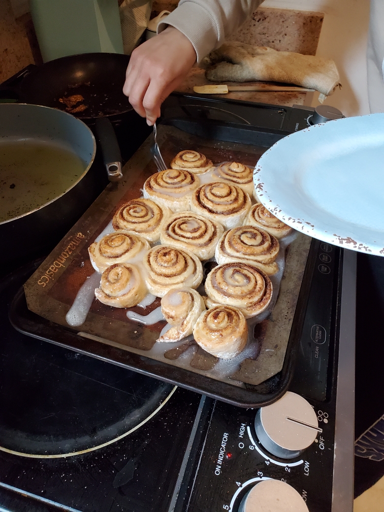 LewisSera's tweet photo. So yesterday on Easter my mom helped my fit in my #RuPassion project by making vegan cinnamon rolls they were absolutely delicious and the whole family enjoyed them https://t.co/ZlgKu6xIIE