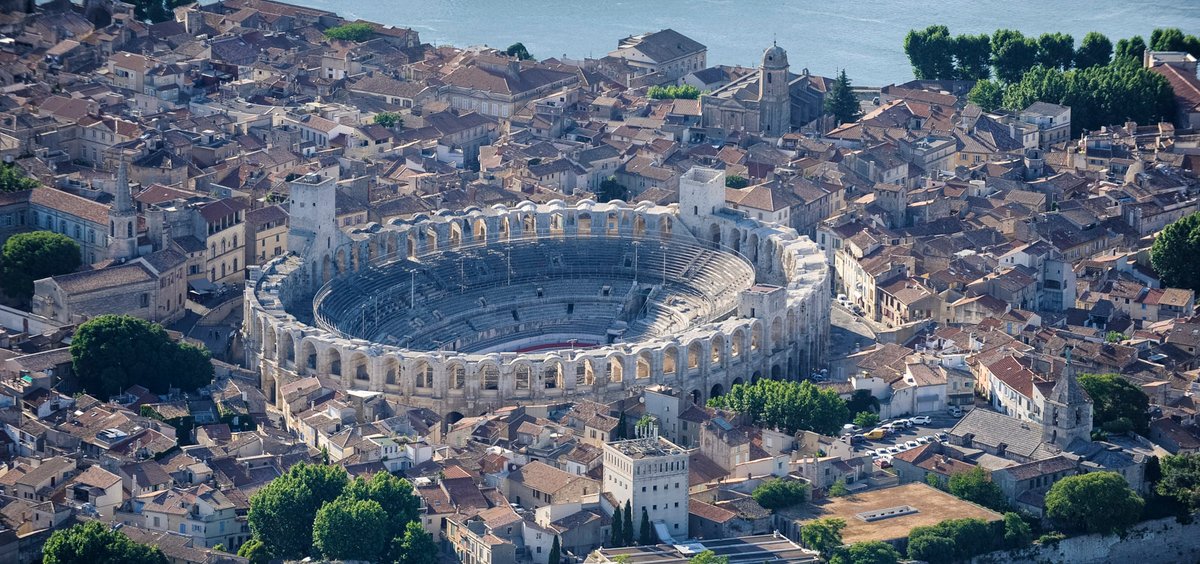 The 2nd big difference is it's legacy of romanitas, "the continued vestiges of Roman identity that separated the Provençals from the northern Franks," found in architecture, art, language and ideology. The cities ARE Roman cities. As Amy Remensynder said, “The imaginative sway 4/