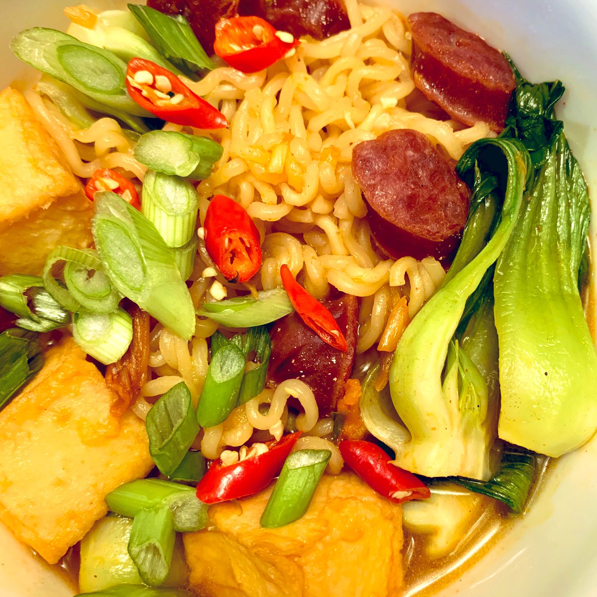 Chynableu's tweet photo. Spicy kimchi ramen noodles soup with fish tofu, Chinese sausage and baby Shanghai Choy 🌶 https://t.co/whR2DXZLh7