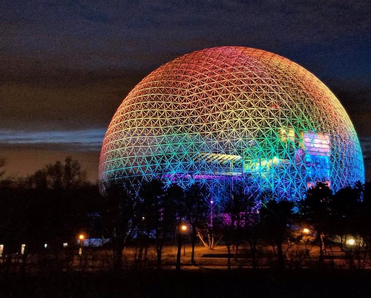 Monmontreal's tweet photo. Un peu de lumière pour égayer votre journée ✨
📷 ariane_damour / noellie.bouvier / d2r_pho /nelson.nfreeman
#MTL #cavabienaller #AplusTard https://t.co/v0ycowBVUj