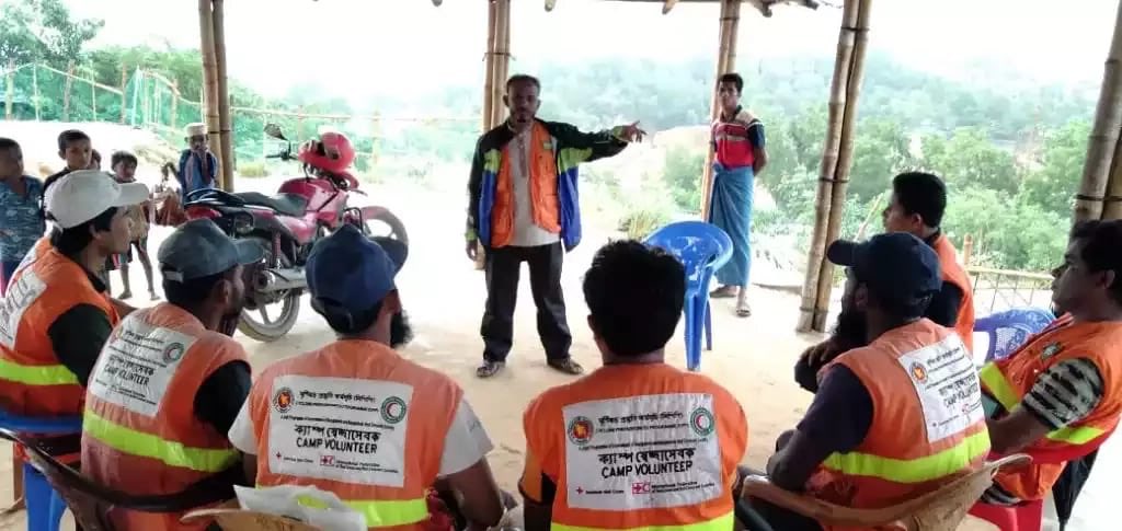 AchalaNavaratne's tweet photo. During #CycloneBulbul threat in 2019 #Bangladesh #CPP evacuated more than 2 million people to evacuation shelters to ensure safety. During #COVID19 new ways needed for #earlywarning #earlyaction & essential evacuations. #CPP will adapt its systems together @BDRCS1 @ifrc @RedCross https://t.co/O88wmfhTCC