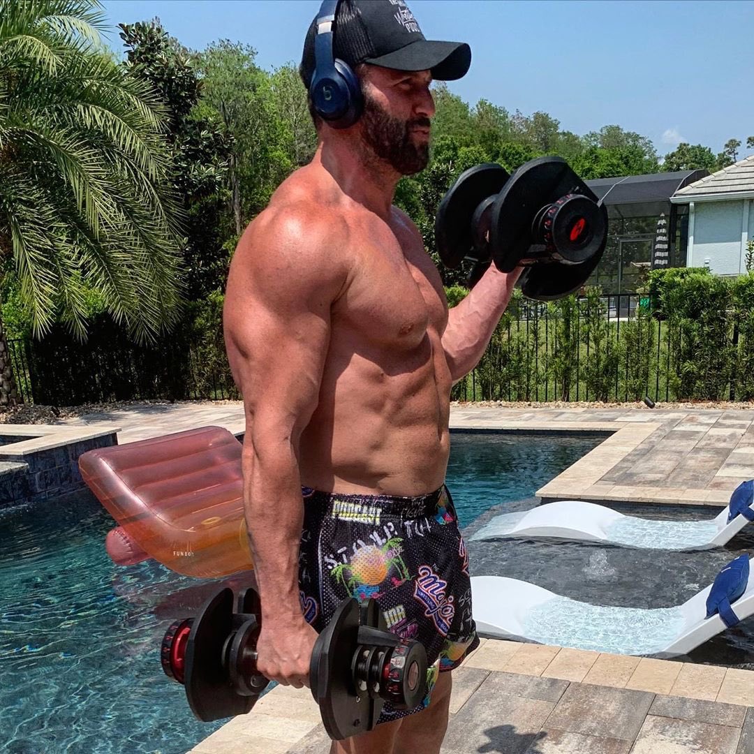 NOTTheBroski's tweet photo. Everyday I DO NOT want to workout but I still do because I HAVE to. It’s not about being motivated, it’s about creating a routine in your life and having the discipline to stick to it.

Wake up -> Eat Breakfast -> Train

That’s been my routine for years. #zacked https://t.co/V7tXXP8pRt
