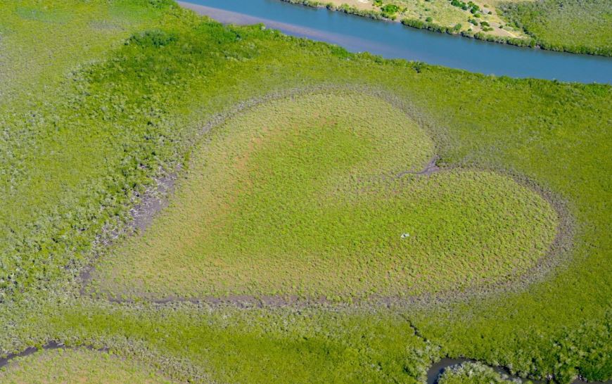 - Le coeur de VohLieu: Nouvelle Calédonie, pacifique sud.Ce site a été popularisé par les documentaires de Yann Arthus Bertrand