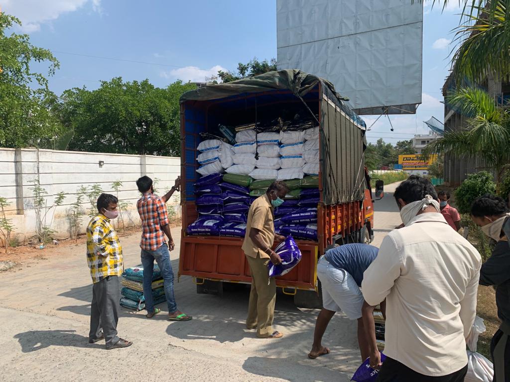 MahaveerRSPL's tweet photo. Here's how Mahaveer Group stood by its labourers by supplying all the essentials during the lockdown.

#Support #LockDown #StandTogether #StaySafe #StayAtHome #MahaveerGroup #MahaveerProjects #luxuriousProperty #worldclassamenities #Bangalore #Hyderabad

https://t.co/EaXisTvC7f https://t.co/PIHqg1NOTM