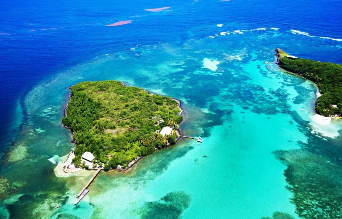 - Les ilets du FrançoisLieu: Martinique, Antilles FrançaisesCes ilets et le lagon sont célèbres pour les fameux "fonds blancs"