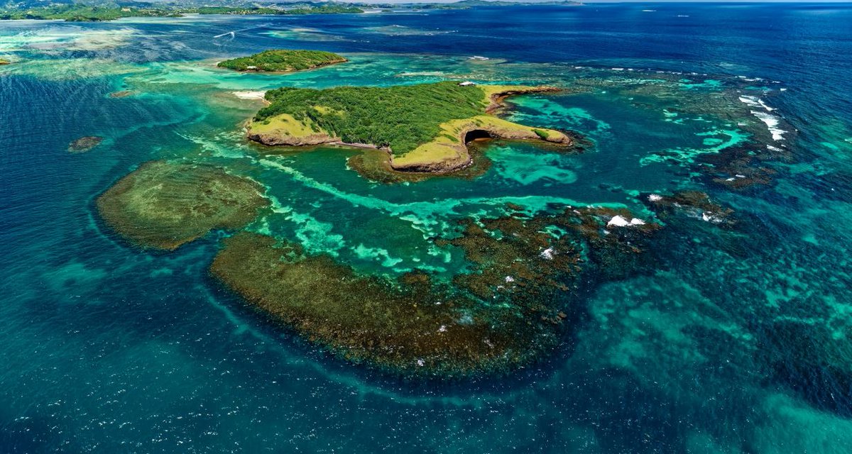 - Les ilets du FrançoisLieu: Martinique, Antilles FrançaisesCes ilets et le lagon sont célèbres pour les fameux "fonds blancs"