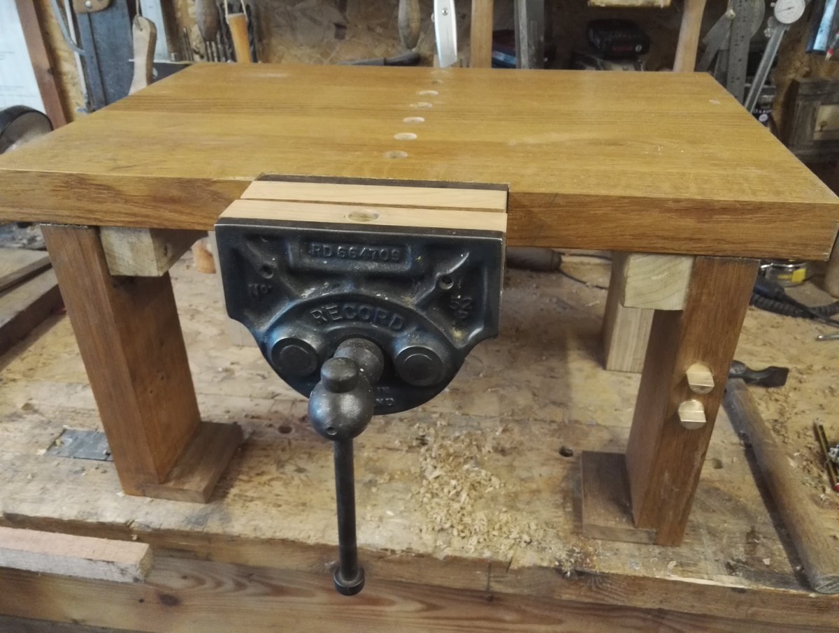 Firstly, I wanted a little BenchBench after seeing  @davidboeff 's beautiful little bench bench...so made a quick servicable version from a piece of worktop given to me by  @laurafusedglass. Added a vice, some dog holes and made some brass dogs...