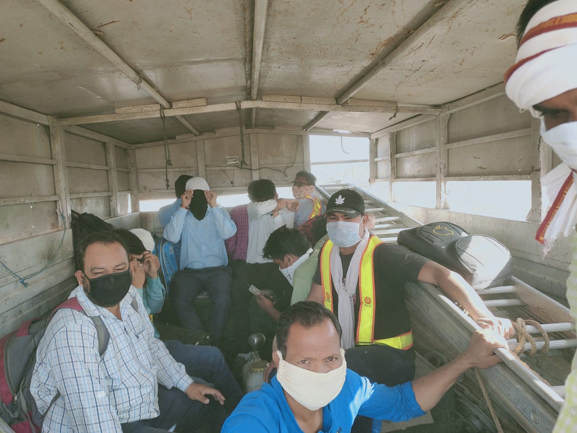 ncrks's tweet photo. @DrmJhansi @CPRONCR @RailwaySeva @GMNCR1 @RailMinIndia  @AnuraagJhansi @PiyushGoyalOffc 
Sir look into matter of TRD DEPARTMENT JHANSI Sr.DEE Rajat Kumar Singh order to work out from headquarters jhansi SSE Harjeet Singh Chadda took all the staff to Sonagir. https://t.co/Nbym5DphZC