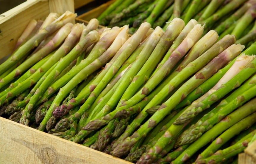 winematcher's tweet photo. Asparagus is supposed to be problematic with wine but do you know what? It's really not a big deal. There are circumstances under which even red wine works as you can see from this post https://t.co/ODFsUtXRCW #winepairing https://t.co/BX4TtKL3Y7