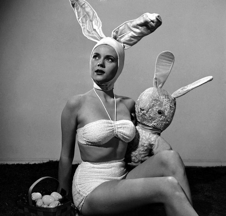 Happy Easter 🐣  Wishing you all the success in the near future.  ⠀
⠀
📷Pinterest ⠀
⠀
#WearItOwnIt #futureisfemale #eastermonday #staysafe #stayhomesavelives #quarantine #femaleempowerment #femaleentrepreneur #bosswomen #love