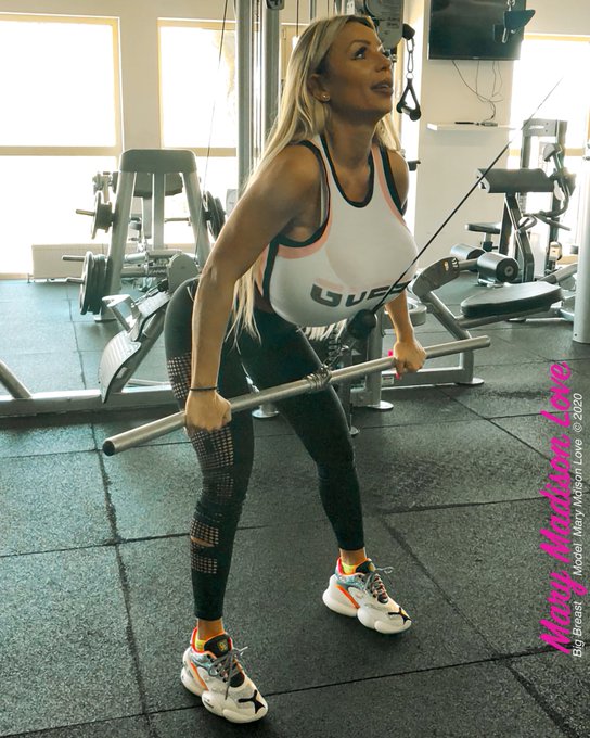 🌸 This morning private gym session.😊💪🏼 #marymadisonlovestory #gym #fit #bodybuilding #workout #motivation