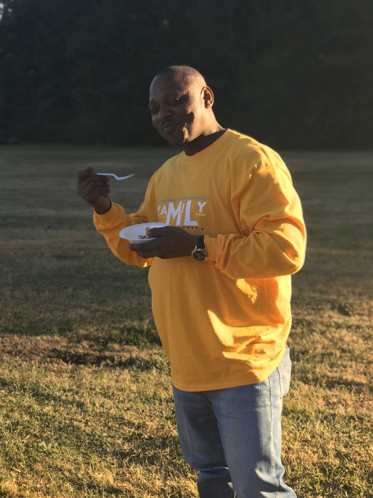 itsdiamondc's tweet photo. I wish this was a dream man my daddy gone 💔 not knowing yesterday was my last time seeing you on the back of the truck gasping for air. i’m hurt rn ! everybody knew that I was Daddy’s little girl . being his ONLY blood child hurts a lot I don’t have nobody to go to anymore 😭💔 https://t.co/rE63jqEIVn