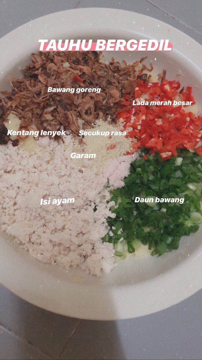 zulaikhaelias's tweet photo. Korang, i nak share resepi TAUHU BERGEDIL ni.

Silalah buat time pkp ni sbb senang sgt-sgt dan sedap sgt-sgt. Confirm 5 6 bijik sekali telan je 😆

Dulu i jual tauhu bergedil ni, skrg dah tak jual dah sbb sibuk jaga anak so i nak share dgn korang. Goodluck! https://t.co/a6xAJz01ZB