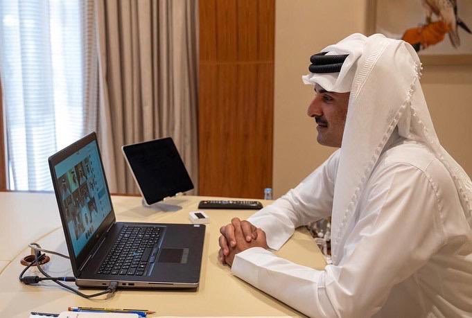 KHK's tweet photo. ترسيخ المسافة الاجتماعية الآمنة.. رسالة القيادة الرشيدة للشعب بعد ترؤس سيدي سمو الأمير لاجتماع المجلس الأعلى للشؤون الاقتصادية والاستثمار عبر تقنية الاتصال المرئي
خير قدوة يا بو حمد 🇶🇦 https://t.co/Md6FmPzCk9