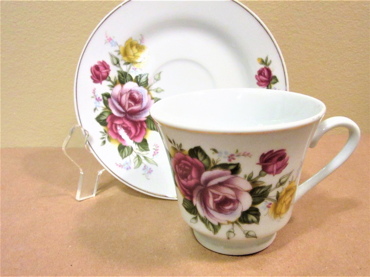 chestnutcrochet's tweet photo. Sharing for Brenda Marsh on Etsy
Really love this, from the Etsy shop PorcelainChinaArt. https://t.co/XV8ZaDwuf2 #etsy #roseteacup #porcelainteacup #floralcups #teaparty #finebonechina #cupsaucer #giftideas #vintagegifts #under25 https://t.co/eT9P7F1o3q