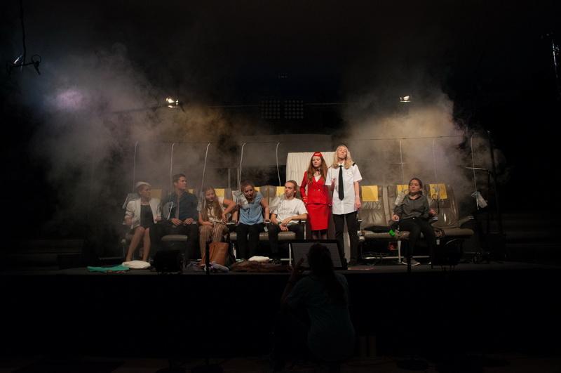 MKIDSeV's tweet photo. Der große Anschluss unserer Aktion „Musical-KIDS-Live“!  
Gleich um 19:00 Uhr gibt es als Abschluss das TEENS-Musical „Schicksalsflug 50/15“ auf unserem Kanal  https://t.co/PLgcM6gwr4 zu sehen. https://t.co/FGvfONJPyj