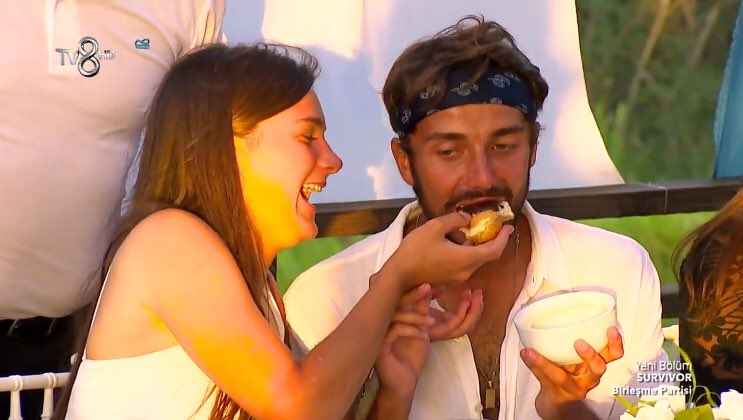 ekleri sütlaca bandın ya orda bi yakınlaştık