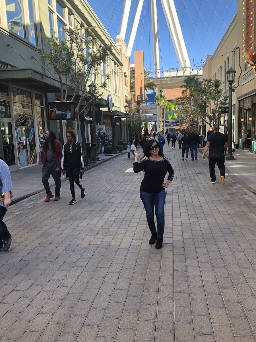 Morenog22's tweet photo. @Caesars_Rewards #CaesarsMemories #Sweepstakes #vegasbaby #Linq #highroller 🙌🏼 https://t.co/nDKAC7L4Fg