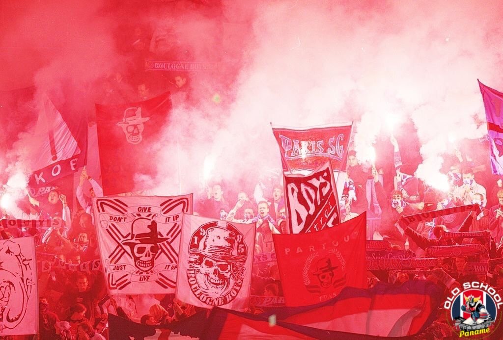 OldSchoolPaname's tweet photo. Paris Saint Germain - Galatasaray - 2000/2001 #kopofboulogne #tribuneboulogne #boulogneboys85 #psgfans #oldgroup #osp #psg #paris https://t.co/brtgAJC5JP