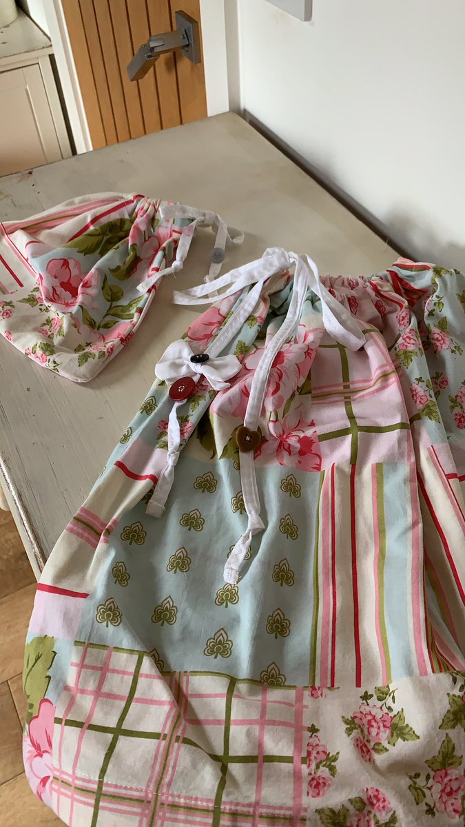 Juerobertss's tweet image. A different Easter break which would normally be seeing family but I’ve made nursing kit bags for 6 besties on the front line and will keep making them I have baked, started to teach myself how to crochet eat lots of chocolate and barbered husbands hair 🤣👍#LockdownEaster