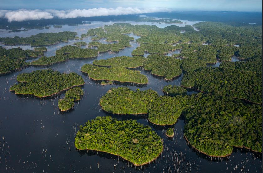 -Le lac du petit sautLieu: Guyane, Amérique du sud