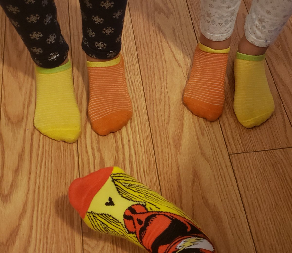 MissB_Grade4's tweet photo. Aaron, Victor, and Valentina showing their Jaworek spirit with their crazy socks! 🧦🧦🧦
#JaworekSpiritWeek https://t.co/8KA44GA2of
