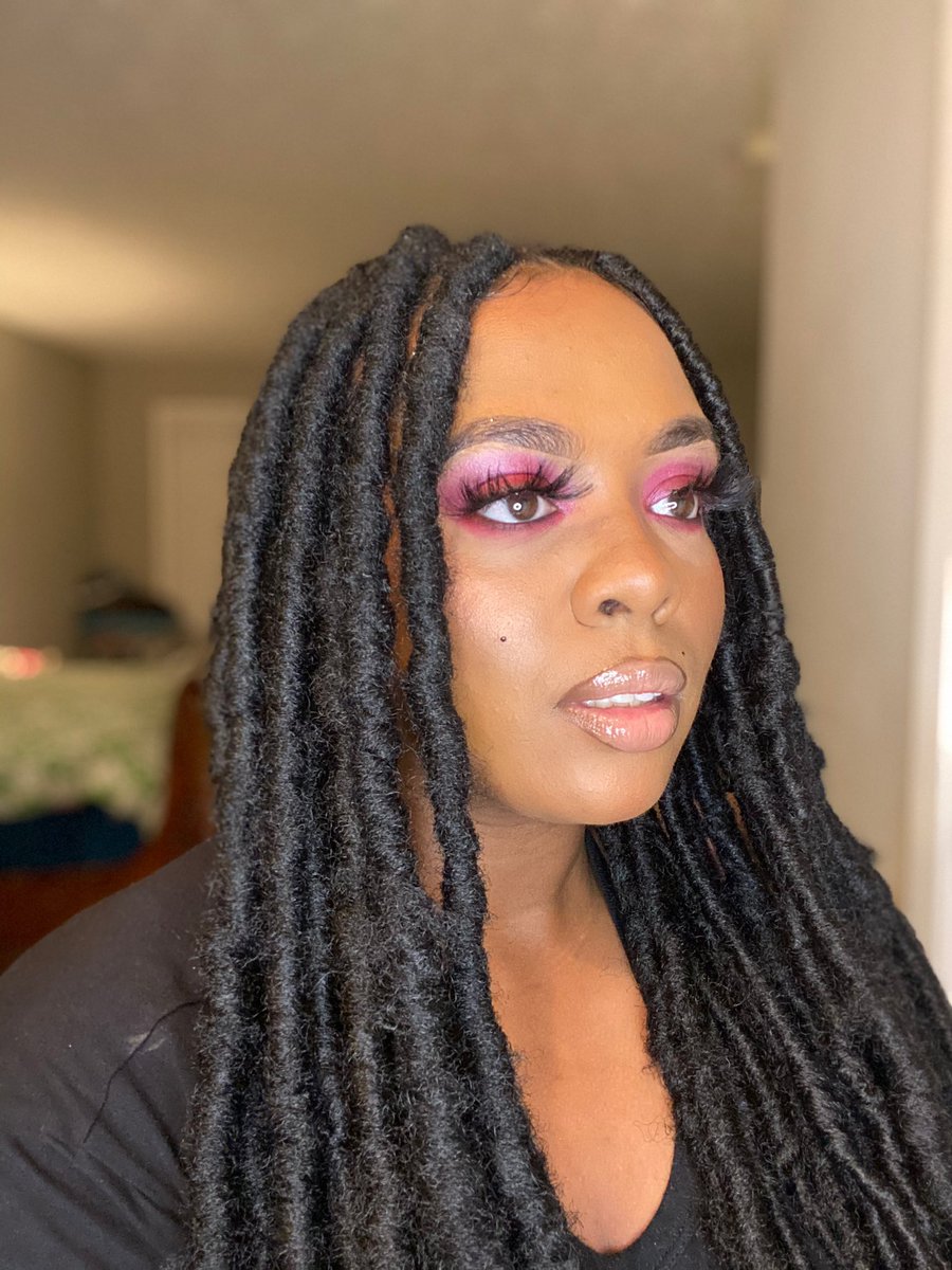 GottiStylez's tweet photo. IG got it first.π
Makeup & Hair by: Meπ
What yβall think? π
Lashes by: @StyleGraceLash β¨
#selfiesfortheWin #beautybygottistylez #makeup #hair #hairatl #makeupatl #fauxlocs #QuarantineCutie https://t.co/nCZzTjaHf2