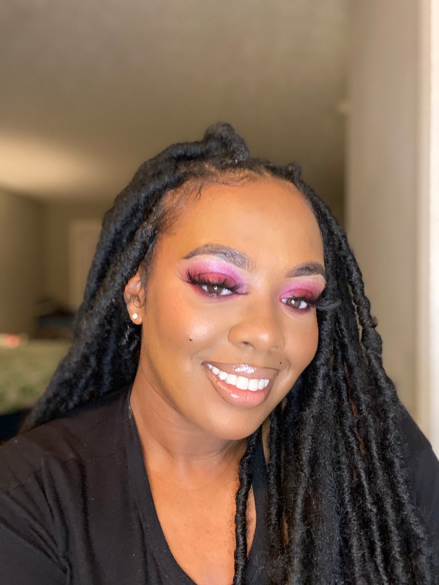 GottiStylez's tweet photo. IG got it first.π
Makeup & Hair by: Meπ
What yβall think? π
Lashes by: @StyleGraceLash β¨
#selfiesfortheWin #beautybygottistylez #makeup #hair #hairatl #makeupatl #fauxlocs #QuarantineCutie https://t.co/nCZzTjaHf2