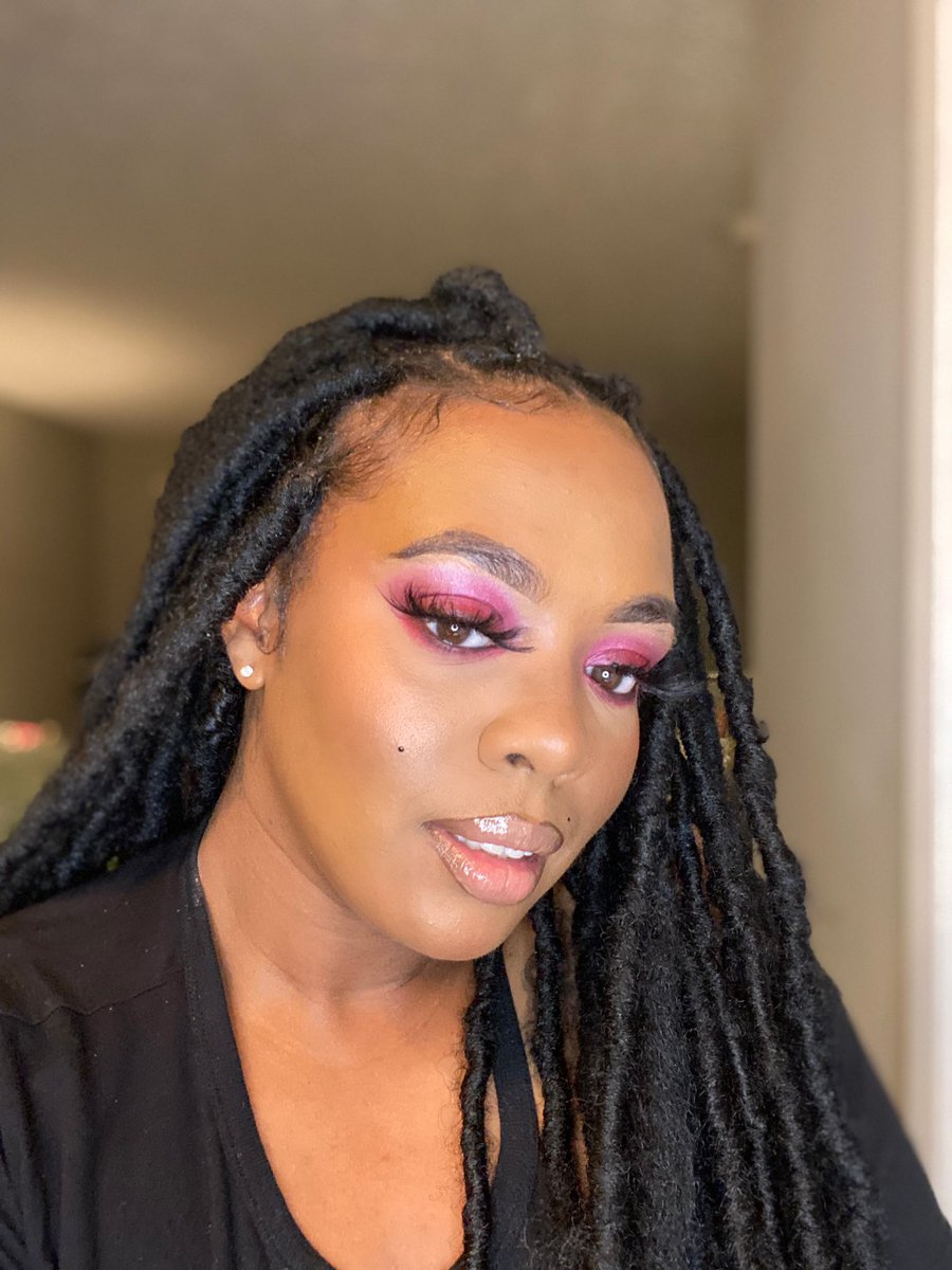 GottiStylez's tweet photo. IG got it first.π
Makeup & Hair by: Meπ
What yβall think? π
Lashes by: @StyleGraceLash β¨
#selfiesfortheWin #beautybygottistylez #makeup #hair #hairatl #makeupatl #fauxlocs #QuarantineCutie https://t.co/nCZzTjaHf2