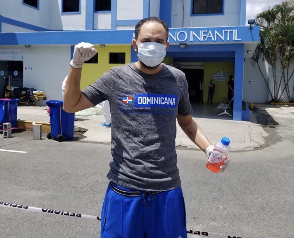 MelvinBejaran's tweet image. Una de esas noticias que levantan el ánimo en medio de esta situación es el saber que @david_diaz7 fue dado de alta. Gracias a Dios por su recuperación. 👏🏻