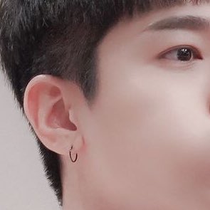 Sungjin - DAY6Sungjin’s ears.. are beautiful :< like they’re on the bigger side I’d say and god am I a sucker for big ears. His ears are actually just so adorable and I’m just.. devastated by them. LIKE LOOK AT THEM THEYRE JUST KRHSBSSIDV
