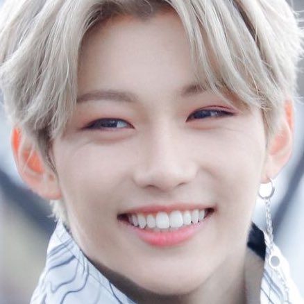 Felix - SKZI think his ears are so so cute. I think longer earrings look sooo nice on him. And like.. his ear size is a good middle ground of not too large, not too small. They also stick out just the right amount like.. :<