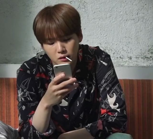 It's almost midnight and you received texts from Yoongi.