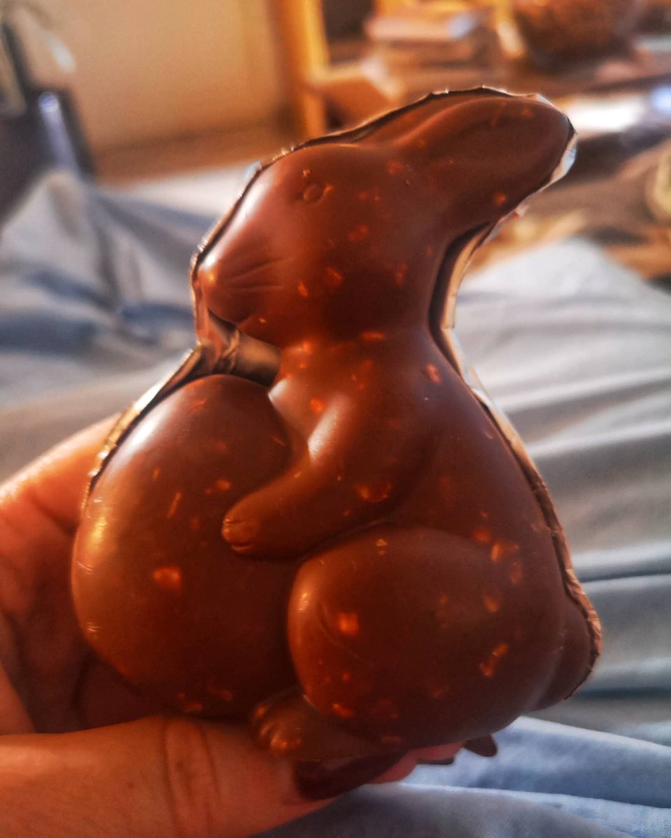 Boozy_Foodie's tweet photo. My new personal favourite chocolate 🐰! Loved this #ferrerorocher #hazelnut treat! Hope there will be some left in the shops this week! 😜
#easterbreak #EasterEats #chocolate #chocolatebunny #blameitonthebunny #cheatmonth #lockdowneats https://t.co/wZNGmYhEPc
