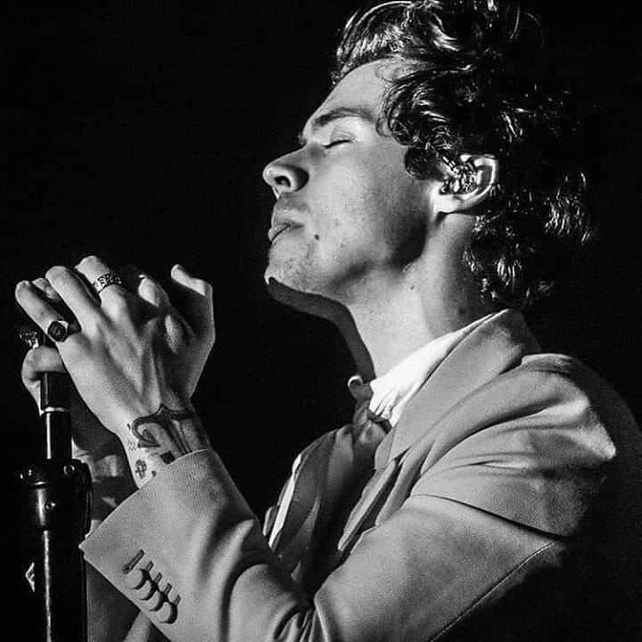 thislouisharry's tweet photo. Harry is so a sweet boy!🥰
#LarryStylinson #HarryStyles #LouisTomlinson #HarryLouis #hshq #lthq #larryisreal #OneDirection #OneDirection2020 #OneDirectionSave2020 #OneDirectionReunion @Harry_Styles @Louis_Tomlinson @HSHQ 💋 https://t.co/rtUJ3tALQr
