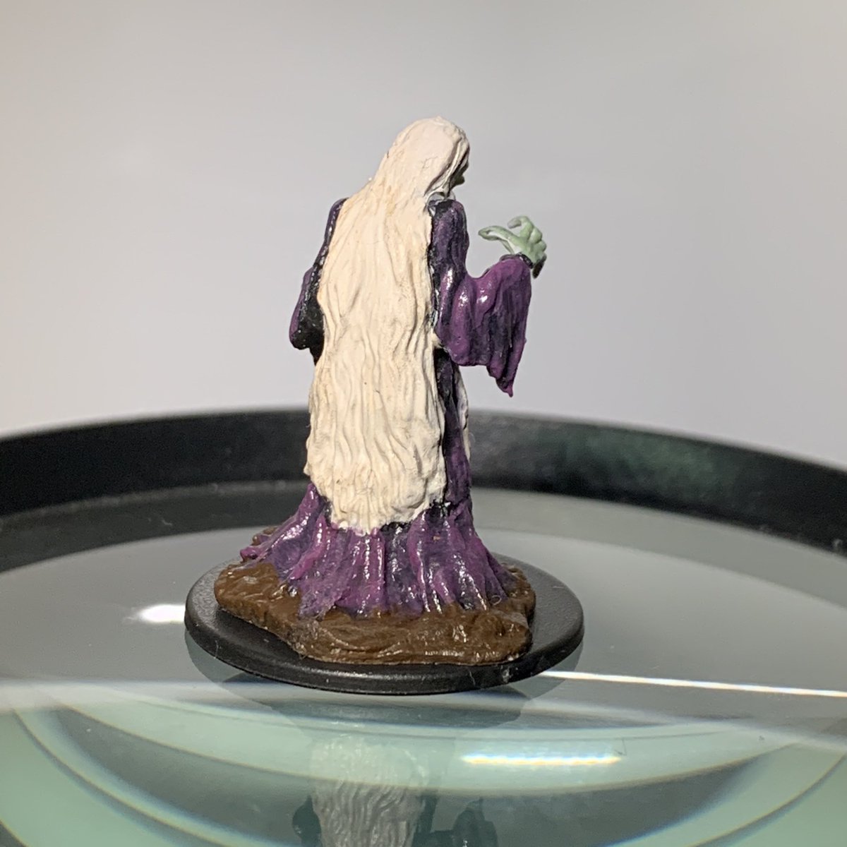 Another VERY VERY late update nonetheless, another night hag by #nolzursmarvelousminiatures #dndminis #dndminipainting