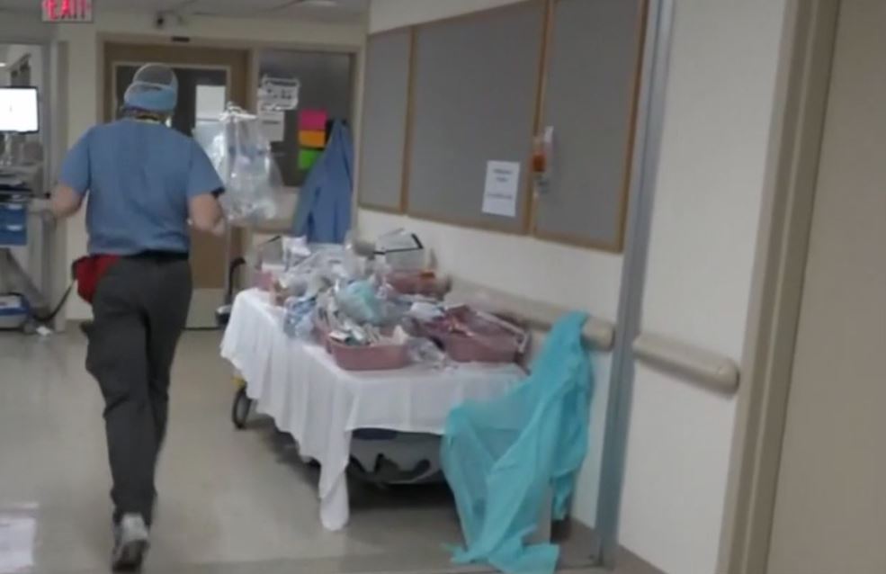 winknews's tweet photo. China study finds health workers’ shoes can carry coronavirus, not as concerning for general public https://t.co/JaCQ8fJ4Ci
