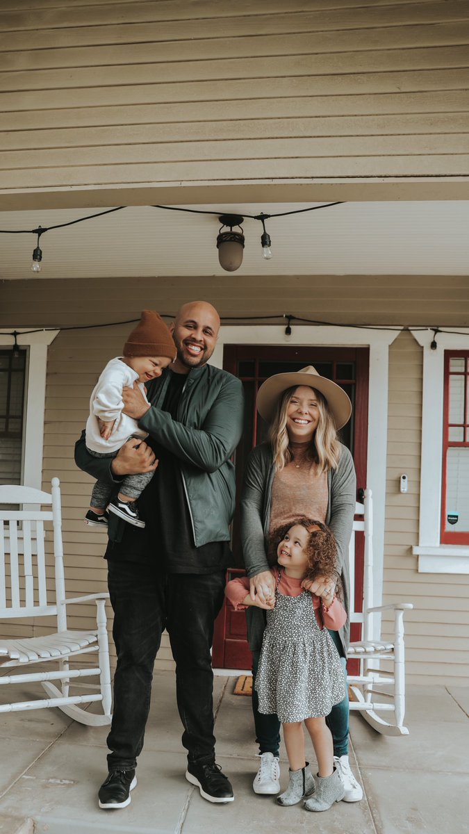 richardgierman's tweet photo. I am a photographer who is doing social distance photo shoots from the comfort of your porch/6 feet apart until the COVID19/Corona Virus distancing requirement is lifted. https://t.co/QLgaSIH9TI