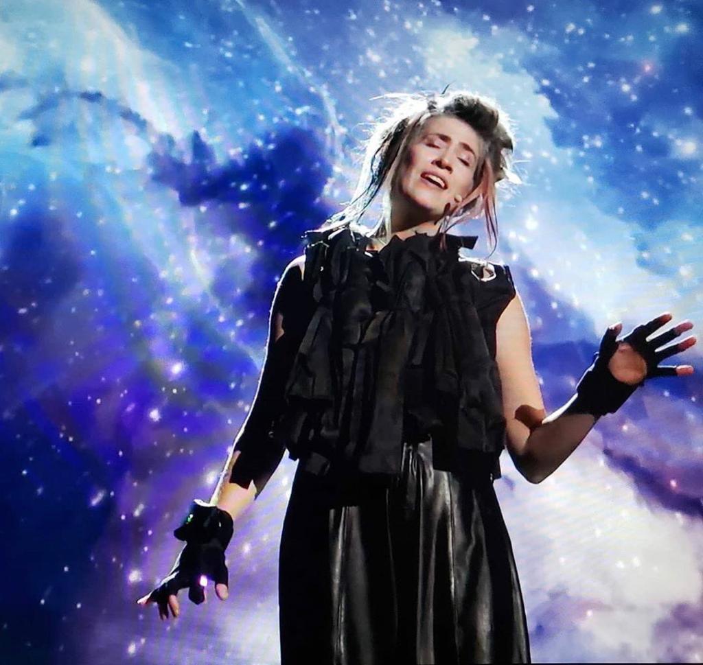 Musician  @imogenheap has 2  @RecordingAcad ,1  @IvorsAcademy award & 1  @DramaDeskAwards Classically trained in piano, cello & clarinet, she began song writing at 13. She has an honorary doctorate from  @BerkleeCollege & composed the  #music for  @CursedChildLDN  #womenofhavering