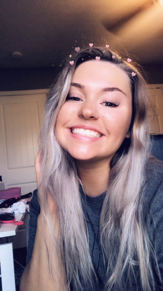 caybuggers1's tweet photo. Smiling in this but I definitely and I dummy and let my hair gone so long that it stained my scalp purple. Oopsies. https://t.co/V0mNGTPBOp