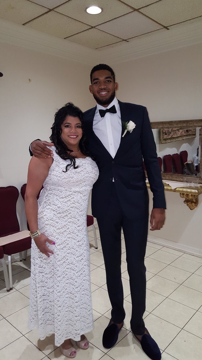 SportsTurnover's tweet photo. Infelizmente o coronavírus fez mais uma vítima. 😔
O Minnesota Timberwolves informou que a Jacqueline Towns a mãe do Karl-Anthony Towns faleceu hoje aos 51 anos, vítima do coronavírus.
Descanse em paz Jacqueline Towns e forças para a família.
#StayStrongKAT https://t.co/k9j7s5u6OQ
