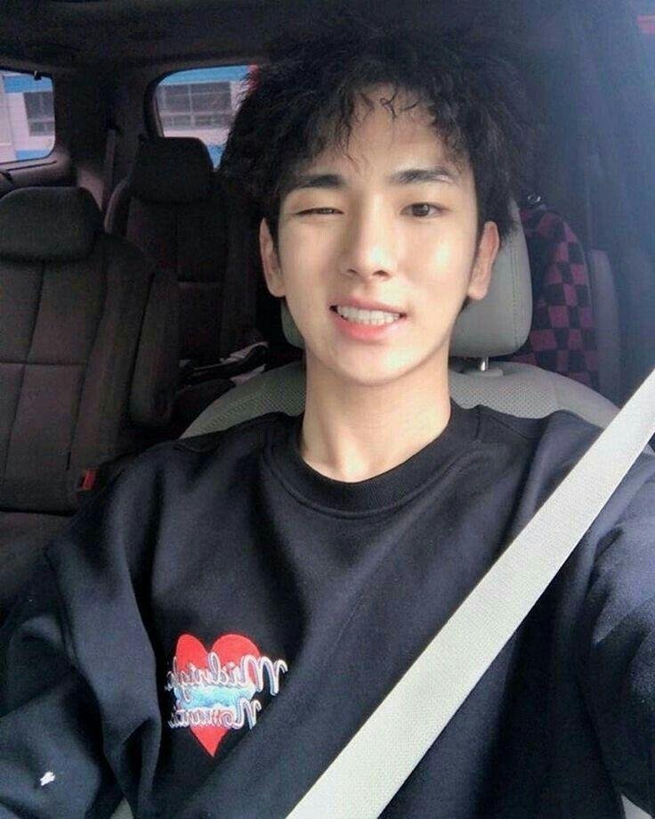 Kibum as ur bf for   #NationalBoyfriendDay:- love language: gift giving- will randomly buy stuff youve wanted for awhile just cause he can- needs his own space but always makes the most of your time together- dates include shopping, visits to the park, or even walking the dogs