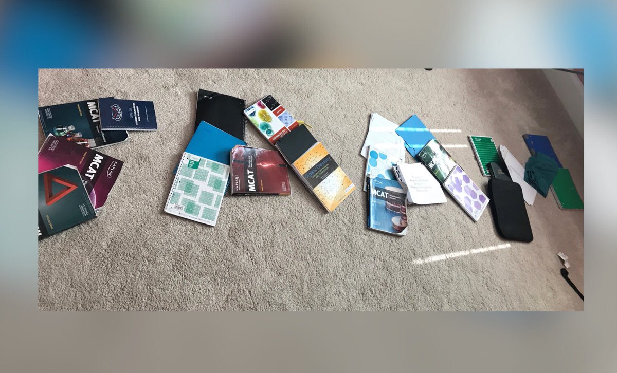 SASC_FAU's tweet photo. #30DayOfSAAM #Day13 #SPELLITOUT #ItsOnUsFAU #GetCreative #GolfBalls #WritingUtensils #Books #Sneakers 👌🏼🦉 https://t.co/TsILCBEkFx