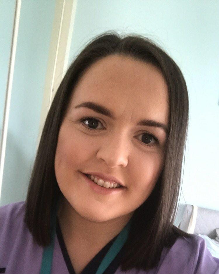 StPatsMaghera's tweet photo. We are proud of Michaela McDevitt, who left in 2008. Michaela is a Personal Secretary in the Pharmacy Department for the Northern Trust. She ask us to stay home and keep safe :)
#SPCheroesonthefrontline
#SPCproud🔵⚪⚫
#SPCStayAtHome https://t.co/UGAKqLFlp5