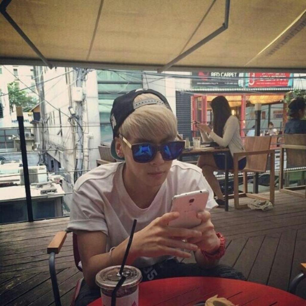 Jonghyun as ur bf for  #NationalBoyfriendDay- love language: physical touch- always touching you, even if its just a hand on your thigh- mostly meet up at his place instead of going out- not afraid to express his love with words, even if he's cheesy- loves sending dirty pics