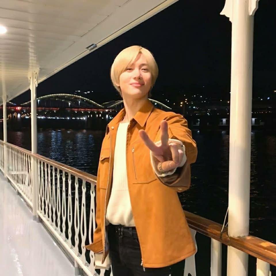 Taemin as ur bf for  #NationalBoyfriendDay:- love language: quality time- his dream would be going on vacations with you, but even just a walk to the store is enough- your closet would empty out cause he keeps stealing your clothes- constantly teases you but it's out of love