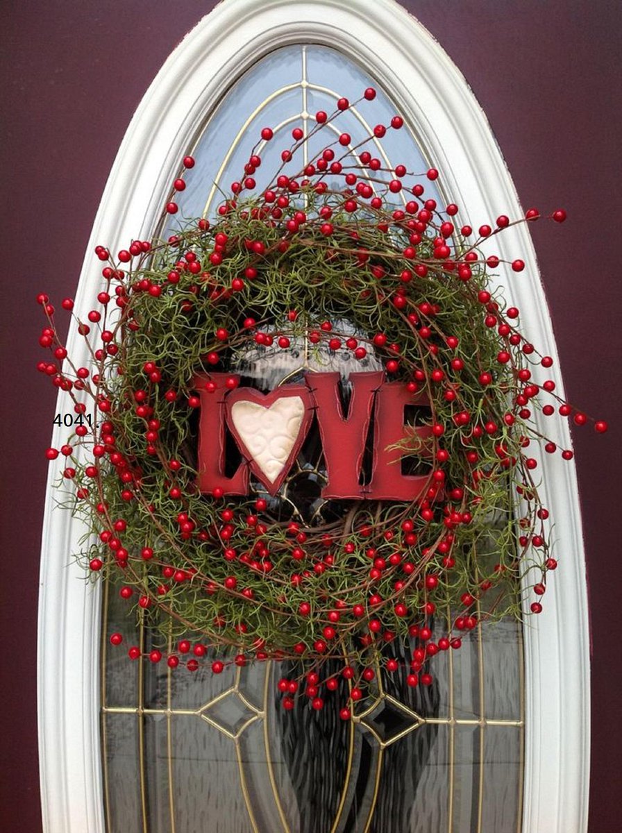 사랑은 기다림.
사랑이 있는 곳엔 괴로움도 생기고 두려움도 따라옵니다.
사랑하는 사람은 못 만나서 괴롭고
미워하는 사람은 만나서 괴롭고
기다리면 사랑하는 사람이 마음의 문을 열겠죠.