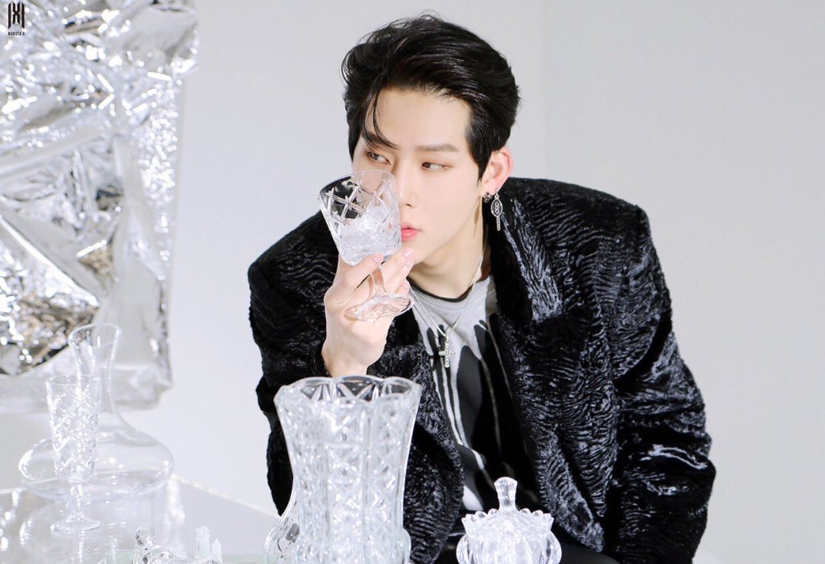 Jooheon in Black is a different Story to tell.... IF YOU ARE WEAK STAY AWAY, i know you will opened xD