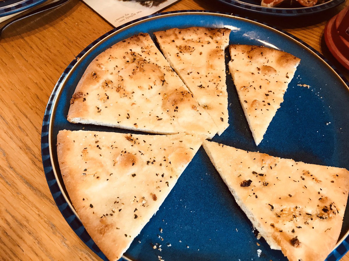 SeanHarris_NE's tweet image. Older daughter decided to transform the kitchen into an Italian restaurant and cook for us all (with some input from Papa Smurf) “Non vedo l’ora!” #LockdownMealOutIn #PositiveNews #LockdownEaster #italianfood #BellaBritish