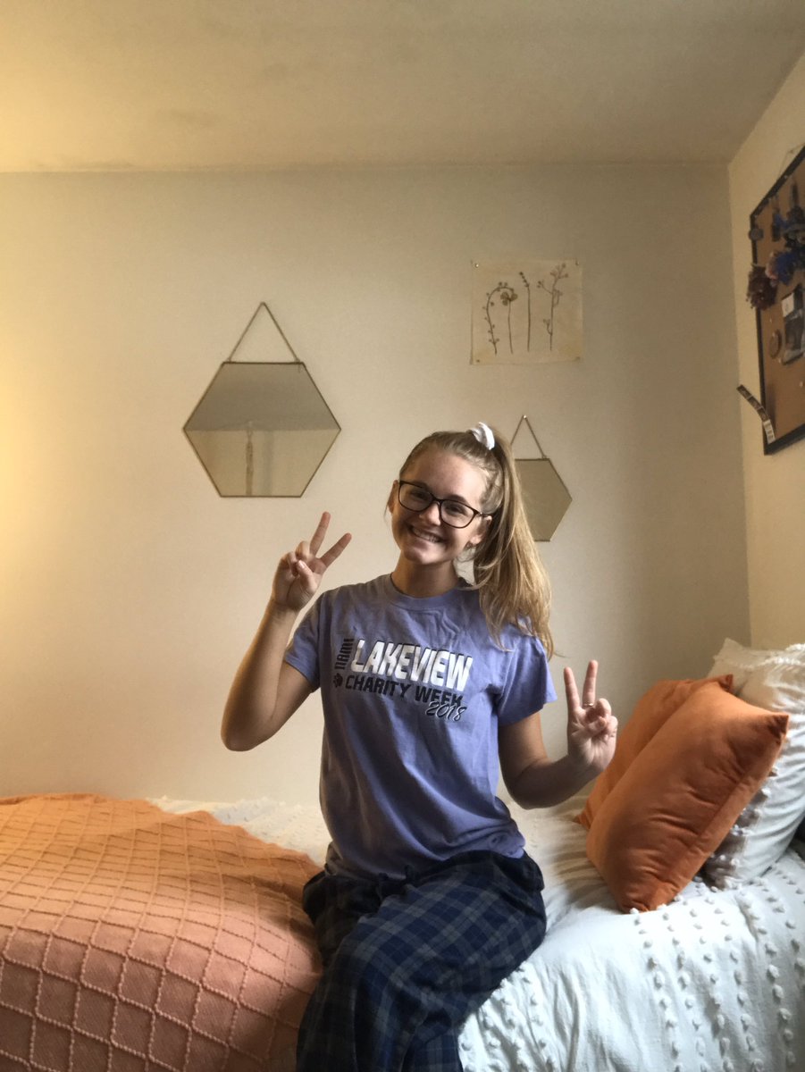 maryholton1011's tweet photo. Happy Pj day Lakeview! #HuskiesAtHome https://t.co/RkSlNYXtua